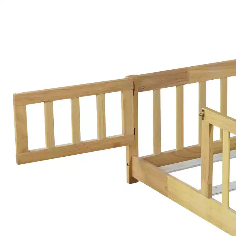 Letto Matrimoniale a Pavimento con Recinzione Senza Porta, Sponde Paracolpi a Pavimento in Legno di Gomma Beige