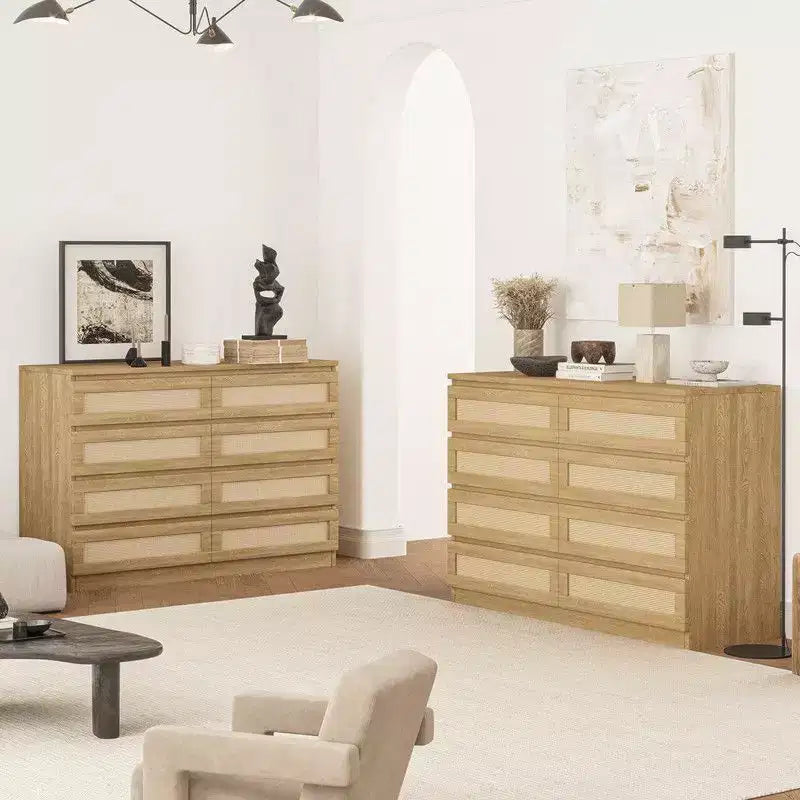 Tavolino laterale con piano rotondo da 50 cm e base scanalata, in legno di mango