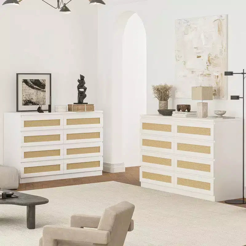 Tavolino laterale con piano rotondo da 50 cm e base scanalata, in legno di mango
