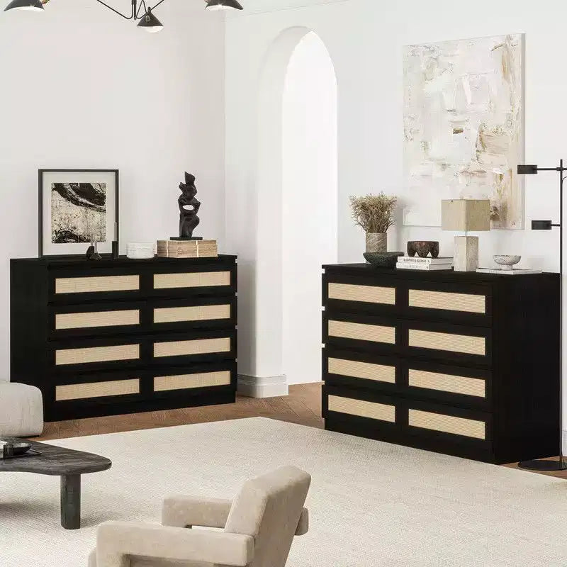 Tavolino laterale con piano rotondo da 50 cm e base scanalata, in legno di mango