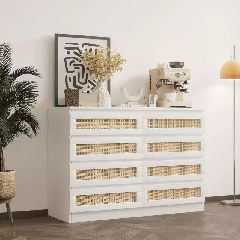 Tavolino laterale con piano rotondo da 50 cm e base scanalata, in legno di mango