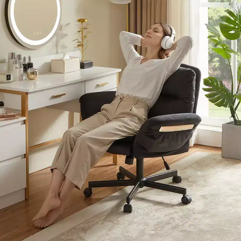 Sedia incrociata con braccioli e ruote, Sedia ergonomica da ufficio con gambe incrociate, Sedia da scrivania per ufficio e postazione trucco