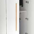 Armadio moderno freestanding in legno massiccio con ripiani