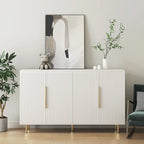 Credenza a buffet con ante decorative scanalate, Credenza in legno con maniglie in metallo, Mobile contenitore con ripiani regolabili